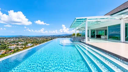 Villa de luxe privée avec piscine et vue panoramique sur la mer à Rawai