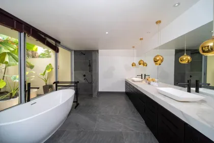 Ultra-Luxus 5-Schlafzimmer Gartenpool-Villa in Layan
