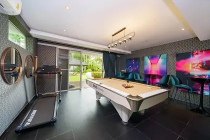 Ultra-Luxus 5-Schlafzimmer Gartenpool-Villa in Layan