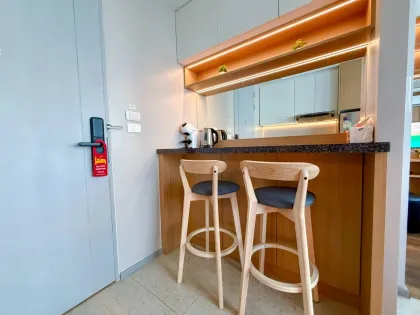 Renovierte 1-Zimmer Wohnung mit 1 Bad in 6th Avenue Surin