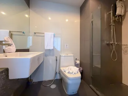 Renovierte 1-Zimmer Wohnung mit 1 Bad in 6th Avenue Surin