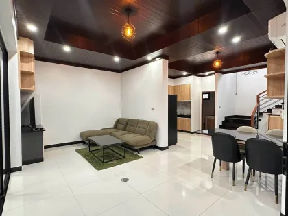 Thalang Private Pool Villa: 3 Bedrooms, 5 Bathrooms for Rent
