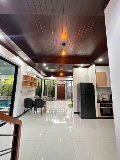 Thalang Private Pool Villa: 3 Bedrooms, 5 Bathrooms for Rent
