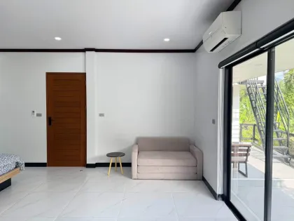 Thalang Private Pool Villa: 3 Bedrooms, 5 Bathrooms for Rent
