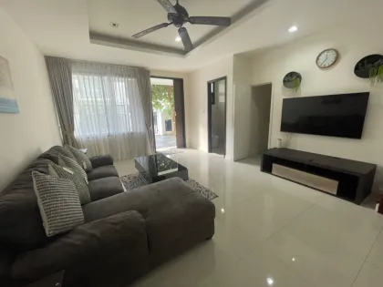 Villa Laguna Park 1 avec 3 Chambres et 4 Salles de Bain à Louer