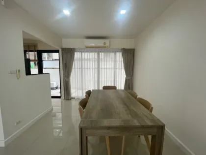 Villa Laguna Park 1 avec 3 Chambres et 4 Salles de Bain à Louer