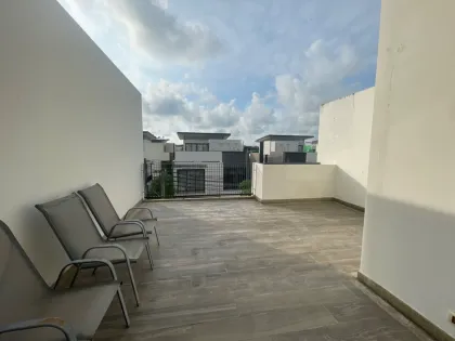 Villa Laguna Park 1 avec 3 Chambres et 4 Salles de Bain à Louer