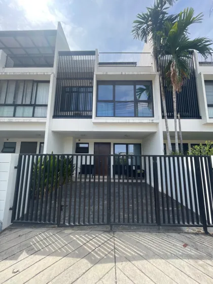 Laguna Park 1: 3-Bedroom, 4-Bathroom Villa for Rent