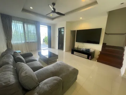 Laguna Park 1: 3-Bedroom, 4-Bathroom Villa for Rent