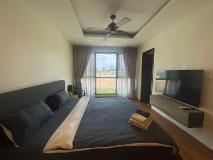 Laguna Park 1: 3-Bedroom, 4-Bathroom Villa for Rent