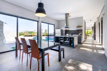 บ้านพักพูลวิลล่า 3 ห้องนอน ให้เช่าในฉลอง