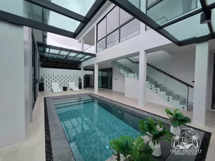 Villa neuve 4 chambres avec piscine privée à Chalong
