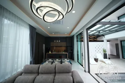 Villa neuve 4 chambres avec piscine privée à Chalong