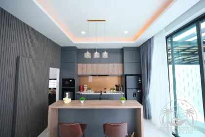 Villa neuve 4 chambres avec piscine privée à Chalong
