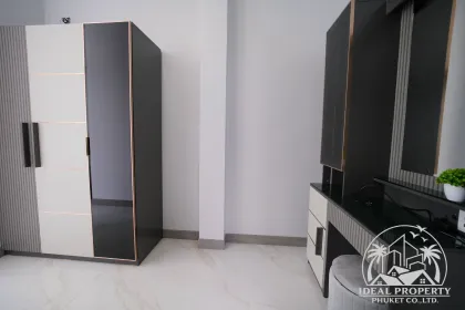 Villa neuve 4 chambres avec piscine privée à Chalong