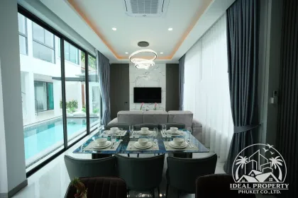 Villa neuve 4 chambres avec piscine privée à Chalong