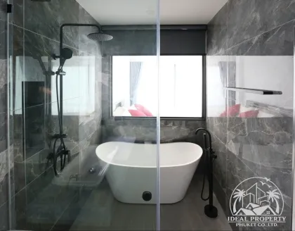 Villa neuve 4 chambres avec piscine privée à Chalong