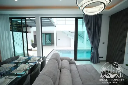 Villa neuve 4 chambres avec piscine privée à Chalong