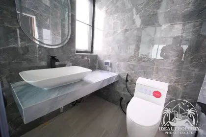 Villa neuve 4 chambres avec piscine privée à Chalong
