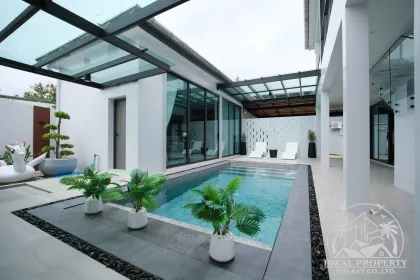 Villa neuve 4 chambres avec piscine privée à Chalong