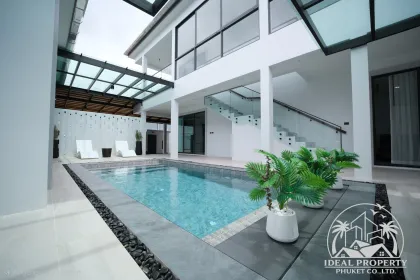Villa neuve 4 chambres avec piscine privée à Chalong