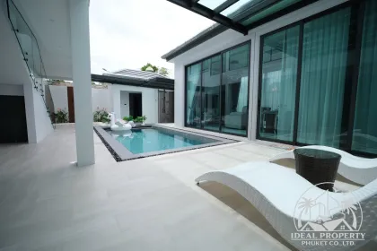 Villa neuve 4 chambres avec piscine privée à Chalong