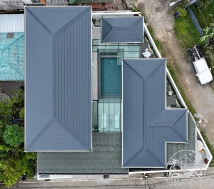 Villa neuve 4 chambres avec piscine privée à Chalong