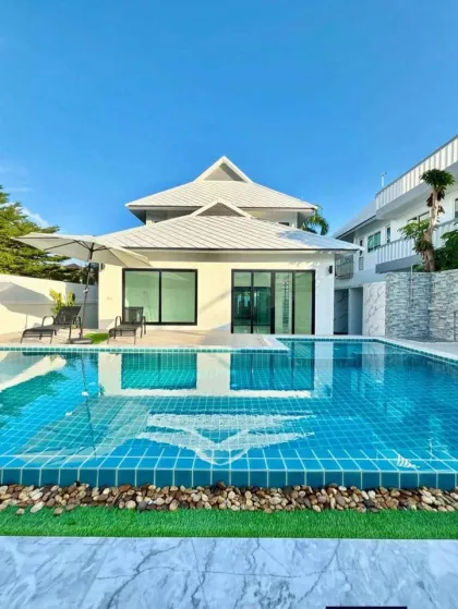 3-Bedroom Villa with Private Pool in Suriyapron Chalong