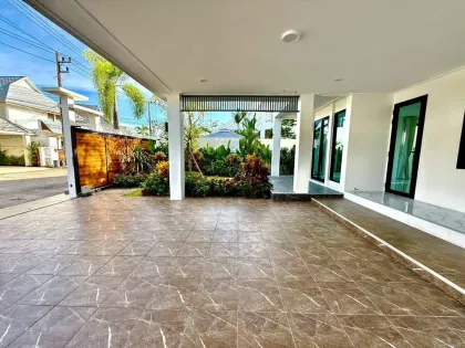 3-Bedroom Villa with Private Pool in Suriyapron Chalong
