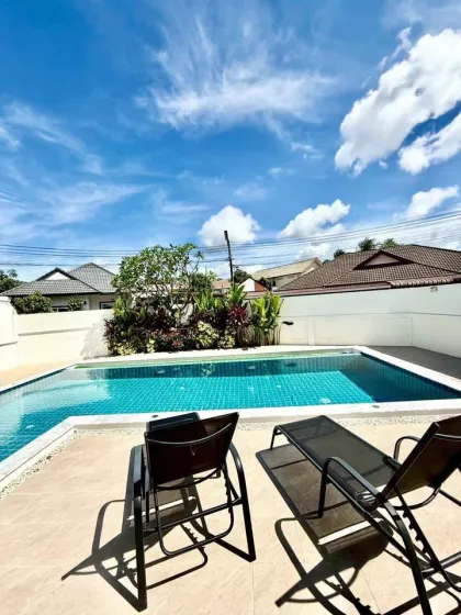 3-Bedroom Villa with Private Pool in Suriyapron Chalong
