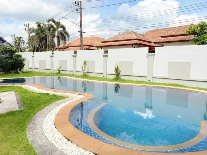 Villa de lujo con piscina de 4 dormitorios en alquiler en Manik, Phuket
