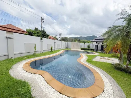 Villa de lujo con piscina de 4 dormitorios en alquiler en Manik, Phuket