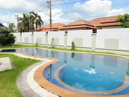 Villa de lujo con piscina de 4 dormitorios en alquiler en Manik, Phuket