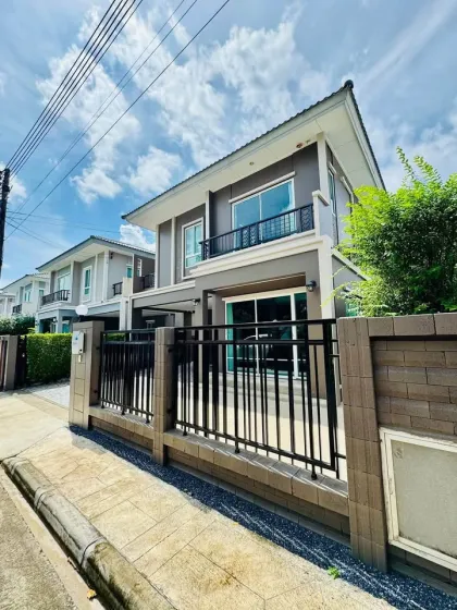 卡图Passorn Kohkeaw70村3卧室别墅出租