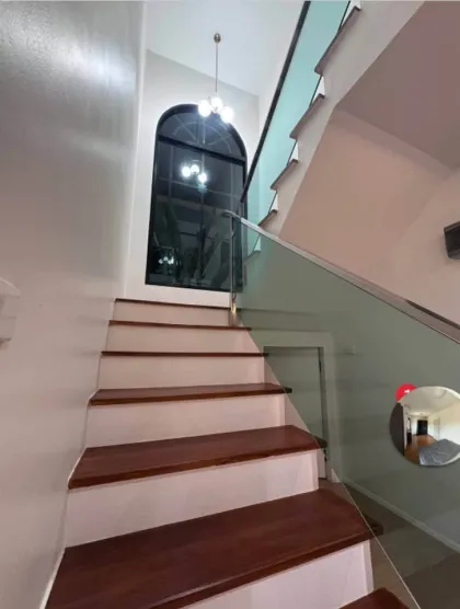 Amplia villa de 2 habitaciones y 3 baños en alquiler en ChaoFah Garden Home, Koh Kaew