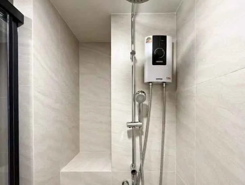 อพาร์ตเมนต์มุม 1 ห้องนอน 1 ห้องน้ำ ที่ The Base Rise Condo ให้เช่า