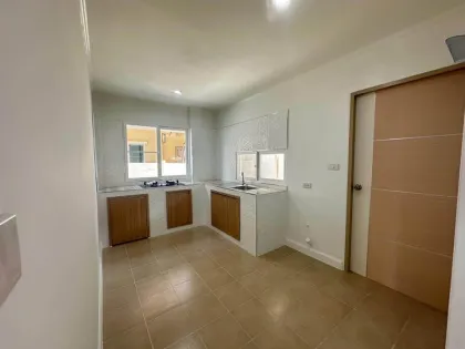 Apartamento de 3 dormitorios y 3 baños en alquiler en Supalai Garden Ville, Pa Klok