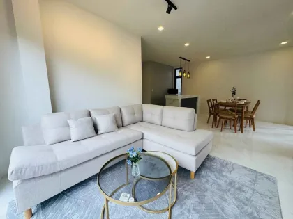 Villa independiente de 2 pisos con 4 habitaciones y 4 baños en alquiler en Chao Fah Garden Home, Rawai