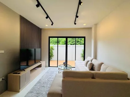 Villa independiente de 2 pisos con 4 habitaciones y 4 baños en alquiler en Chao Fah Garden Home, Rawai