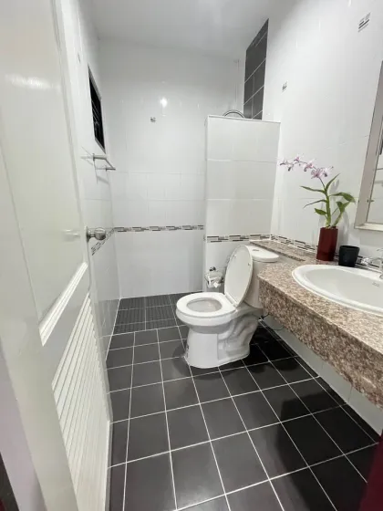 2 Bedrooms, 2 Bathrooms - House