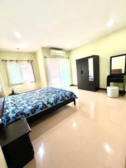 Casa amueblada de 2 dormitorios y 2 baños en alquiler en Chon Kan, Wichit