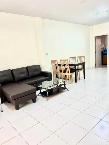 Casa amueblada de 2 dormitorios y 2 baños en alquiler en Chon Kan, Wichit