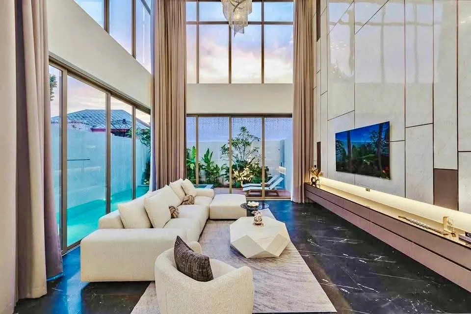Brandneue Poolvilla in Cherngtalay mit 4 Schlafzimmern & 3.5 Bädern
