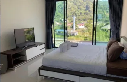 3BR Private-Pool Townhouse at Lake Town, Kamala