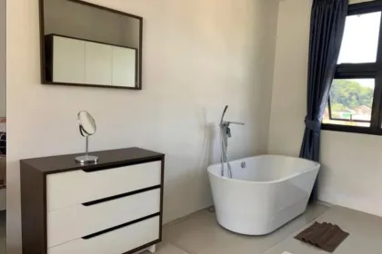 3BR Private-Pool Townhouse at Lake Town, Kamala