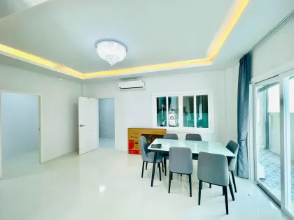 Mana Kathu Villa mit 4 Schlafzimmern und 3 Bädern zur Miete