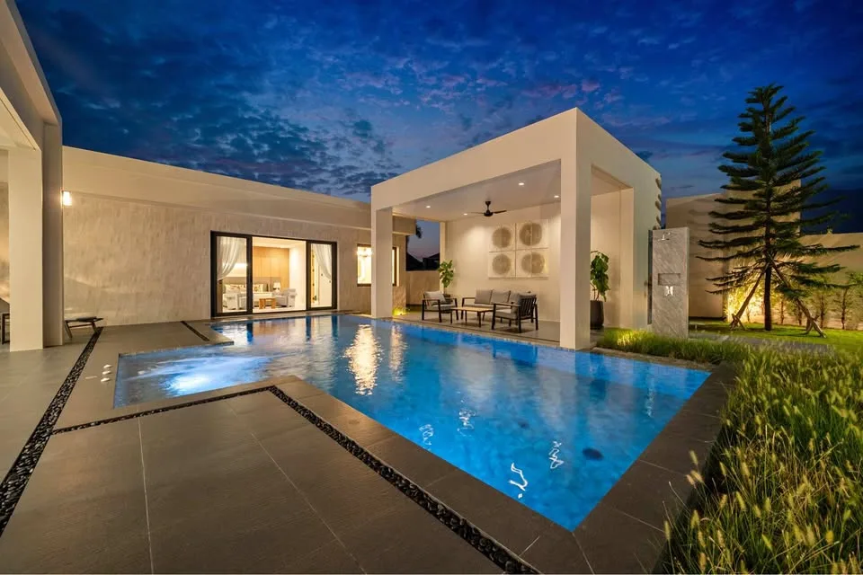 Villa de 4 dormitorios y 6 baños en alquiler en Bang Tao, Phuket