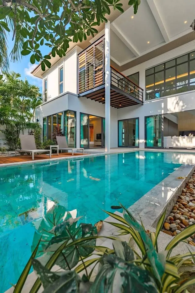 Moderne tropische 3-Zimmer-Poolvilla in Pasak, Cherng Talay