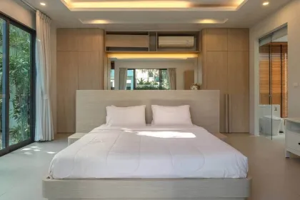 Moderne tropische 3-Zimmer-Poolvilla in Pasak, Cherng Talay