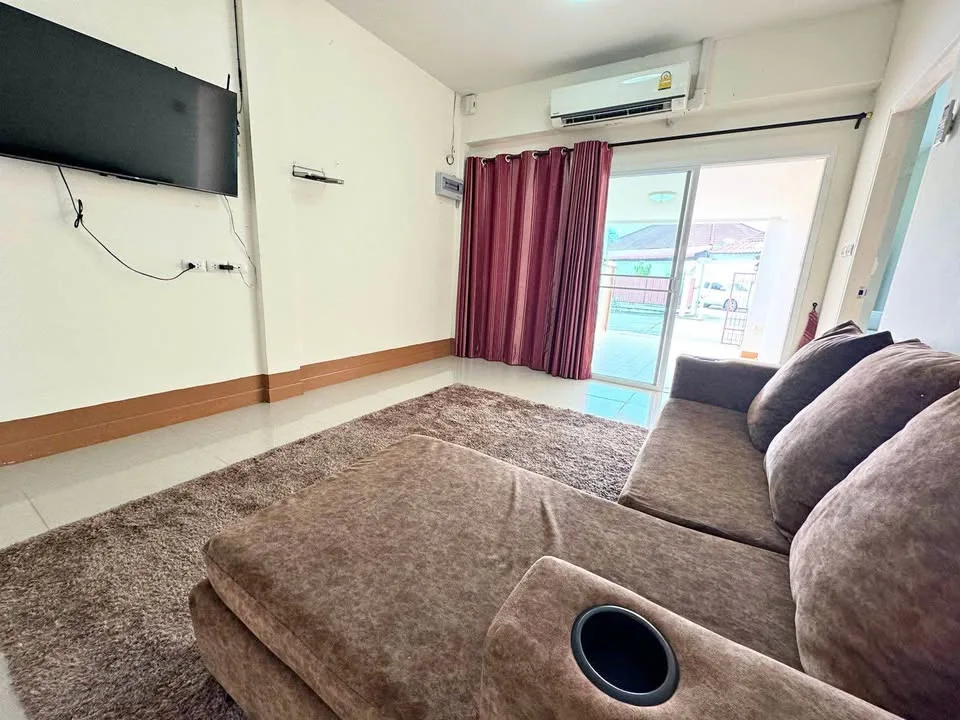 Вилла с 3 спальнями и садом в аренду в Phuket Villa Chaofa 2, Вичит